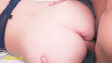 A duci nagyi pufók sunáját zabálja aztán rendesen meg is kúrja a fiatal fiú Thumb