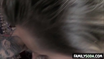 Faszimádó anyu a tinifia farkát igényli reggelire Thumb