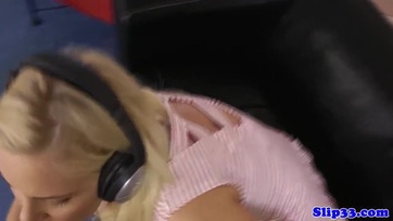 Szöszike tini suna koros répával kamatyol Thumb