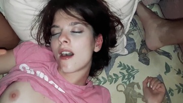 Amatőr tini punci szereti négyesben csinálni! Thumb