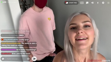 A mázlista pizzafutár pasi a lyukas nacijában live-ban dugta meg a vadító szőkehajú tini bigét Thumb