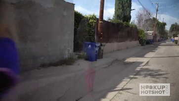 Kenzie Reeves seggbe kefélve Thumb