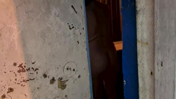 Dögös anyuci beleegyezett hogy megrakja a mostoha fiacskája de az bele is fröcskölt a punijába Thumb