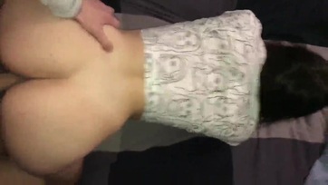 Fiatal főiskolás kiscsaj kutyus pózban kívánja a megborotvált muffjába Thumb