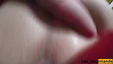 Milf cafka előredőlve megfektetve és nedűvel telelőve Thumb