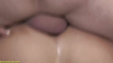 Rendesen popócskába kúrta a 76 éves magyar nagyit a melós srác Thumb