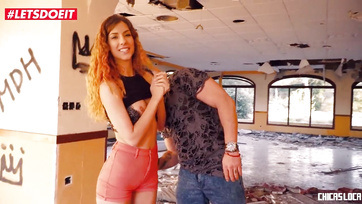 Bekapta a helyes szoknyapecér falloszát a vakmerő magyar suna - Shona River Thumb