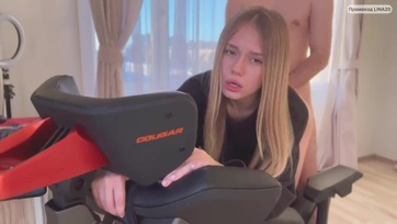 Olyannyira tetszett a barátnőmnek a meglepetés hogy gyorsan levedlette a jóganadrágját hogy meghúzzam Thumb