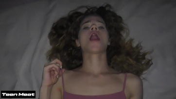 Szerteszéjjel kúrtam a pajtásom ribis lányának fenséges sunáját miután elmúlt 18 éves Thumb