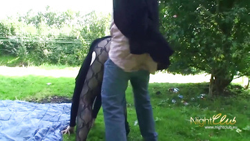 A bajor lotyó kint rakatta meg a pinácskáját és nyelte le az öreg pasi gecijét Thumb