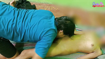 A 18 esztendős romlatlan arab cica először hagyta hogy megujjazzák a kis puncuskáját Thumb